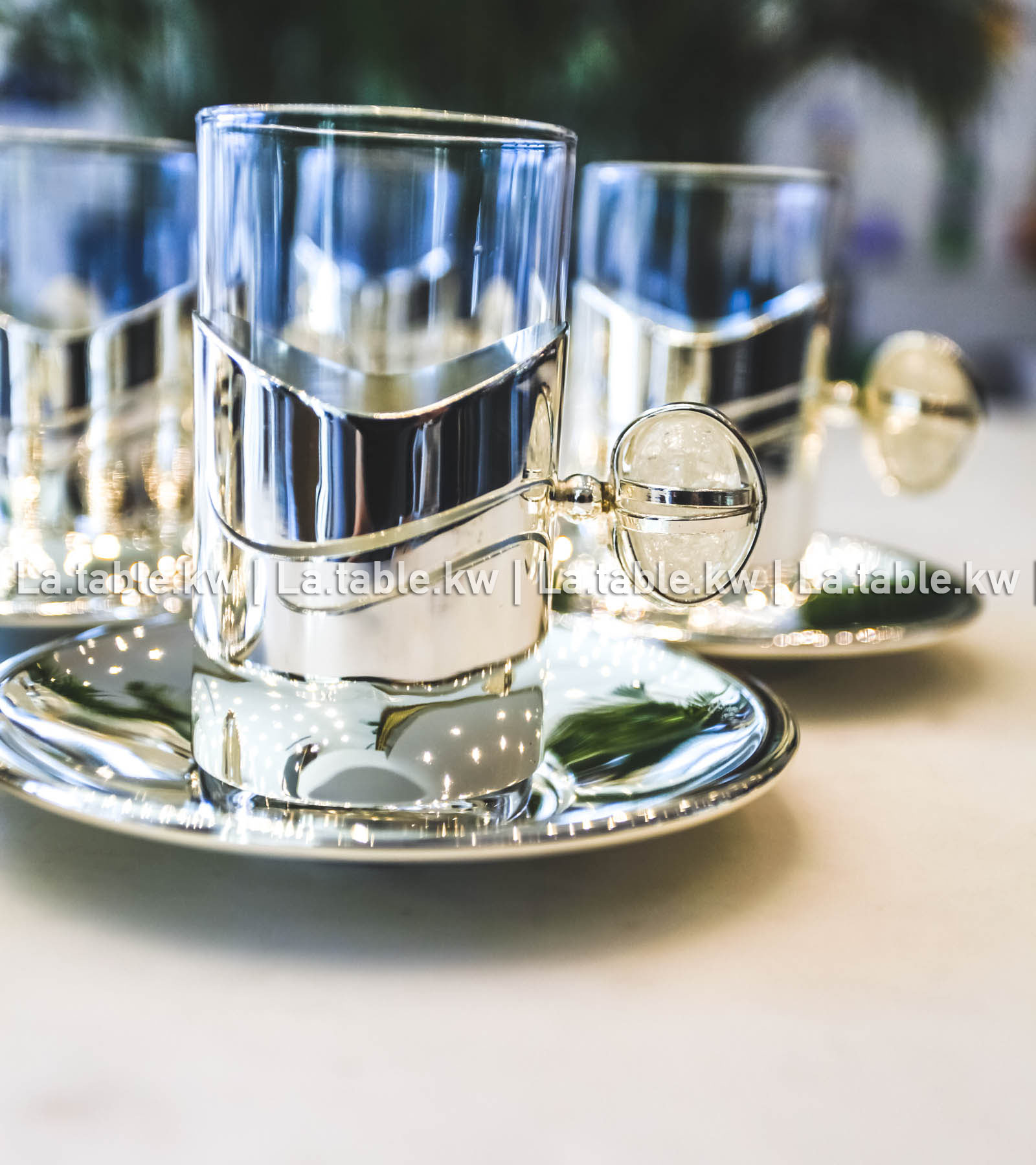 White Stone Designed Chrome Tea Set / طقم شاي بتصميم الكروم  مع تصميم حجر أبيض