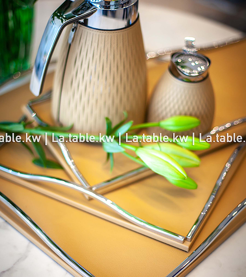 Caramel Leather Trays / صواني من الجلد باللون كراميل