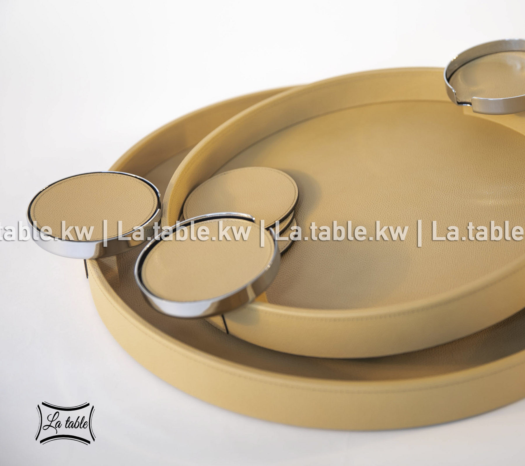 Caramel Leather Round Tray / صينية دائرية من الجلد باللون الكراميل
