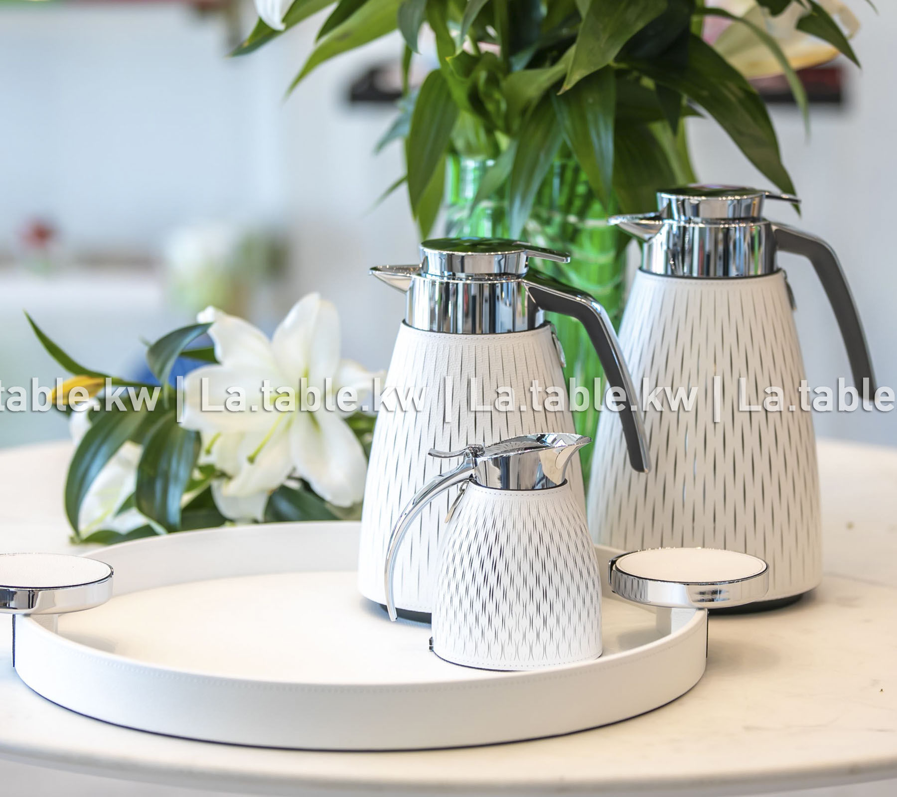 White Leather Round Tray / صينية دائرية من الجلد الأبيض