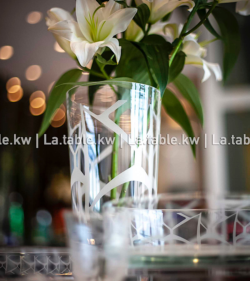 White Modern Cut Vase / مودرن آند كت مزهرية - أبيض