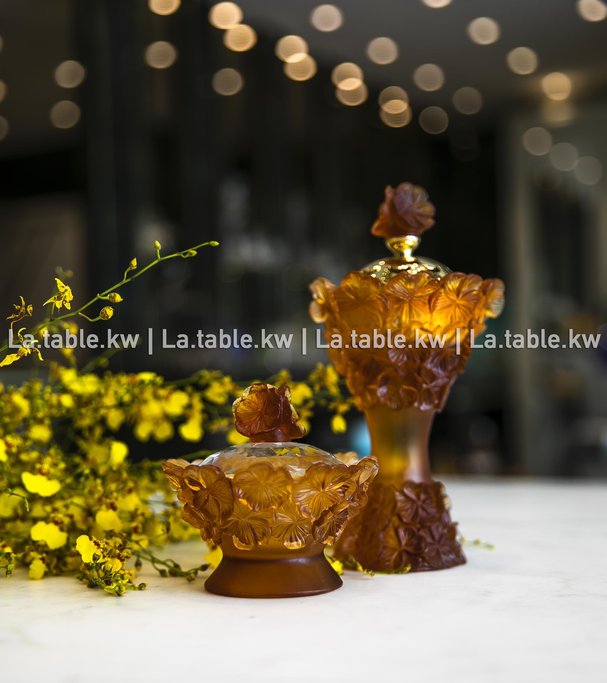 Amber Crystal Petals Mubkhar Set / بتالس كريستال طقم مبخر مع غطاء فضي - عمبر