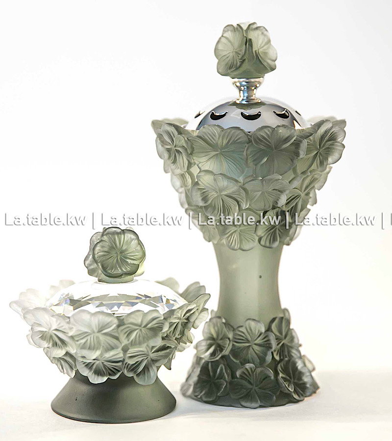 Gray Crystal Petals Mubkhar Set with Silver Lid / بتالس كريستال طقم مبخر مع غطاء فضي - رمادي