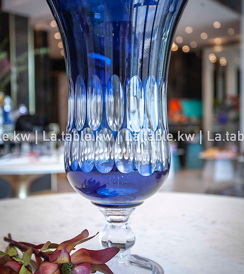 Navy Elite Vase / إليت مزهريه باللون الازرق الداكن