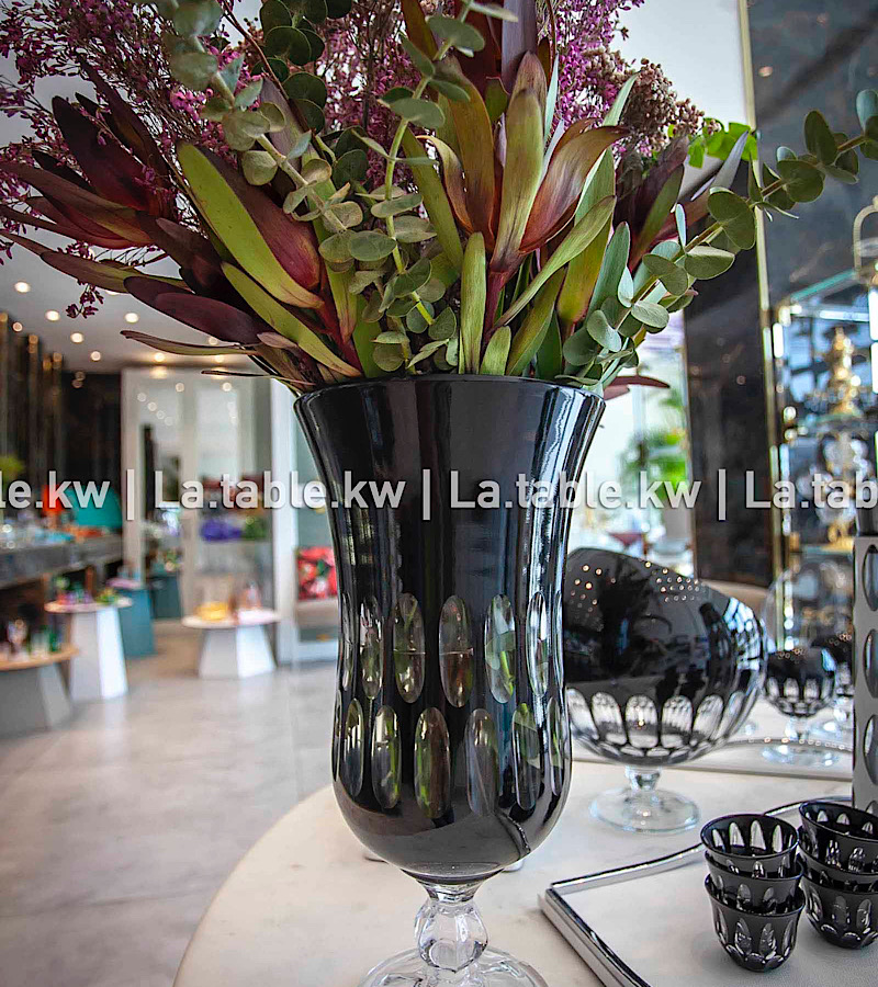 Black Elite Vase / إليت مزهريه باللون الاسود