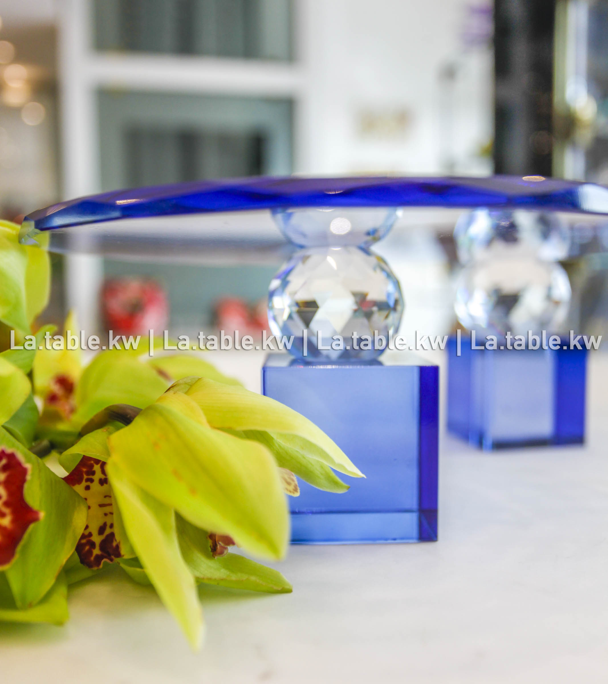 Royal Blue Cube Stand / كيوب حامل باللون الأزرق الملكي