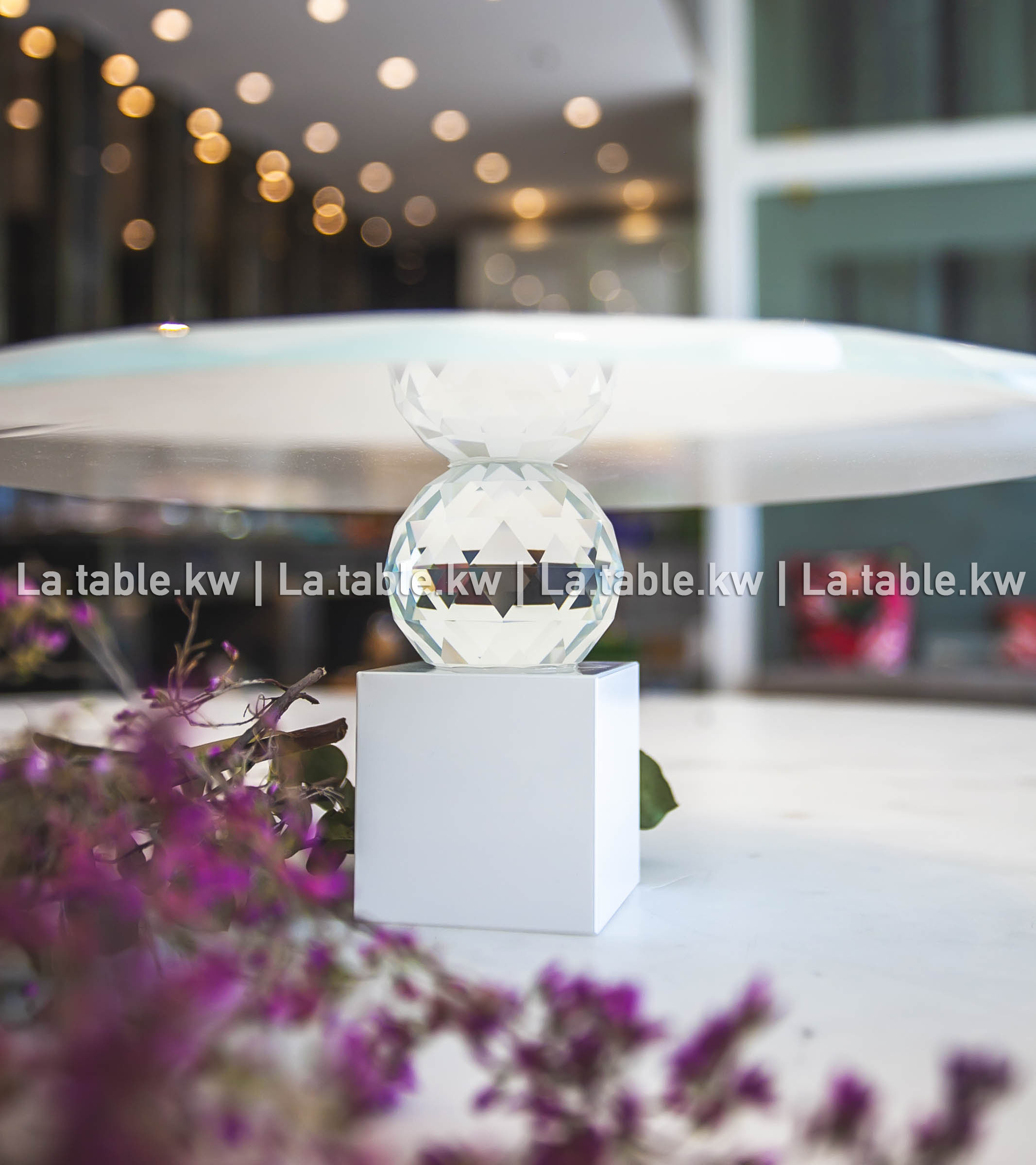 White Cube Stands / كيوب حامل  باللون  الأبيض
