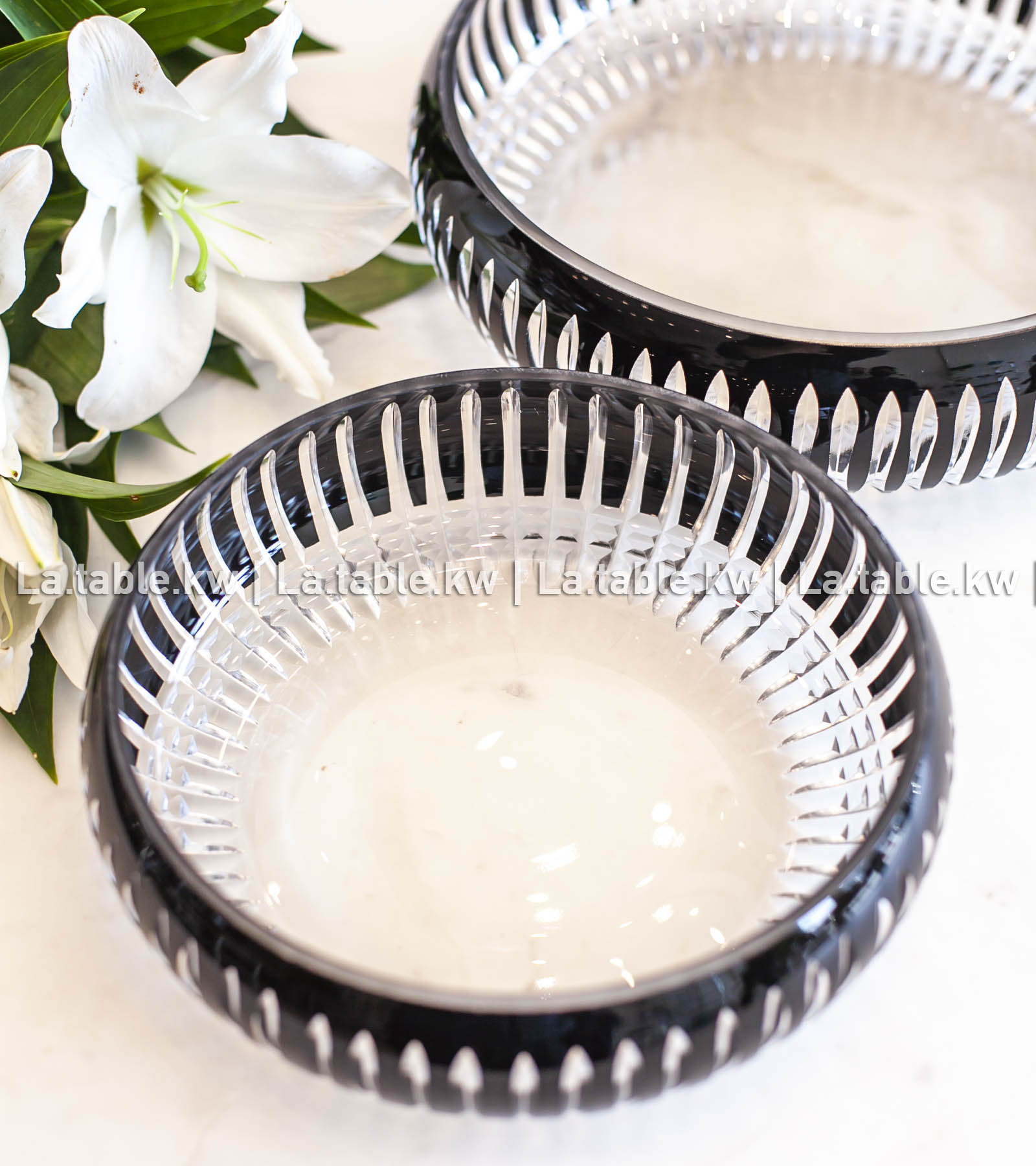 Black Allure Curved Standless Bowls / آلور وعاء منحني من غير قاعده