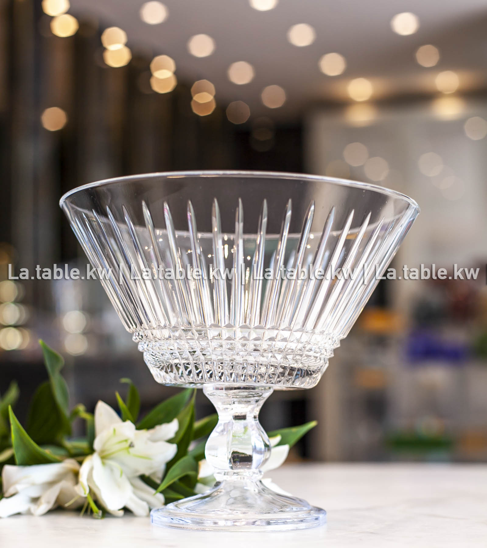 Transparent Allure V bowl / آلور وعاء على شكل٧ - شفاف