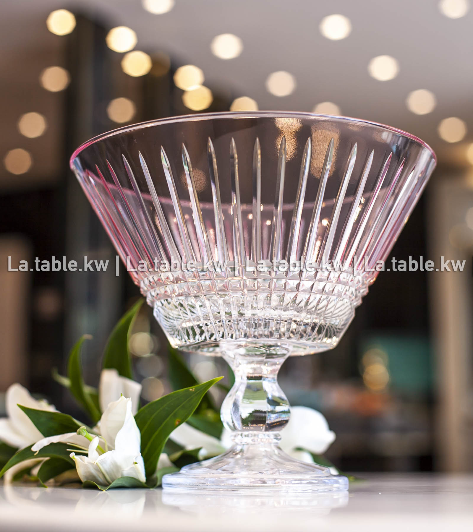 Pink Allure V bowl / آلور وعاء على شكل ٧-وردي