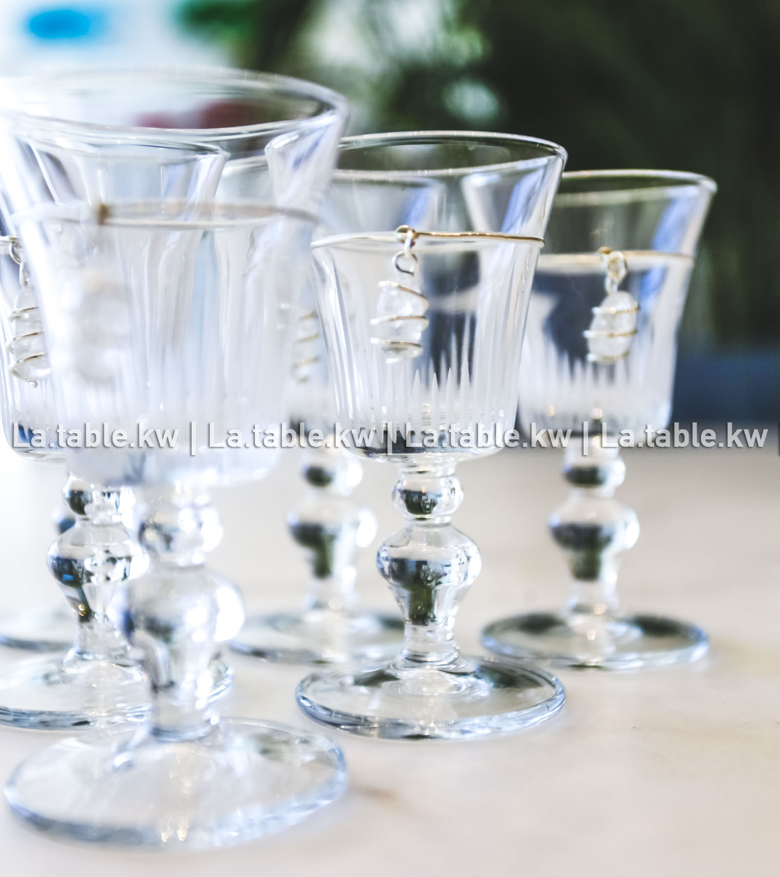 White Stone Designed Crystal Footed Mini Juice Glasses /أكواب عصير صغيرة بقاعدة من الكريستال مع تصميم من الحجر الأبيض